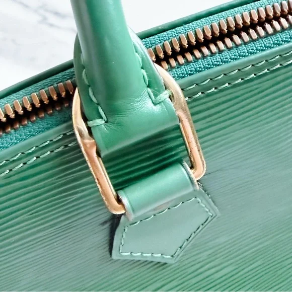 Sale!! Louis Vuitton Green Epi Leather Alma 🍃 - Picture 4 of 15